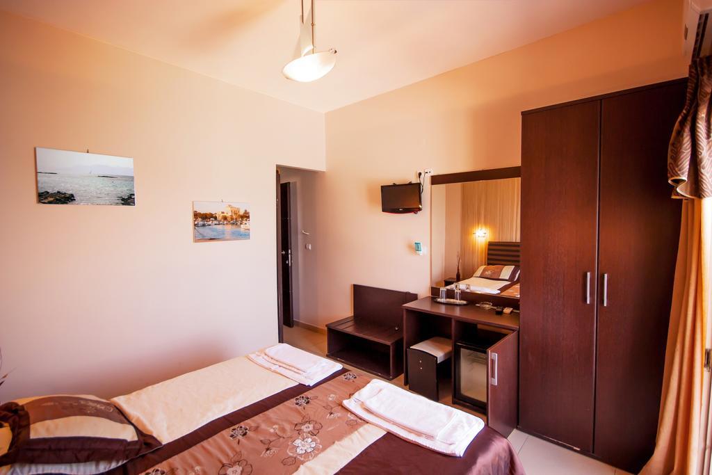 Plaza Hotel Aegina Exterior photo